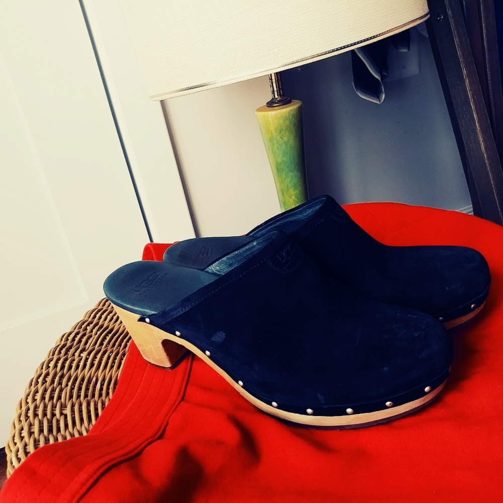Sheerling lined wooden heel suede black clogs